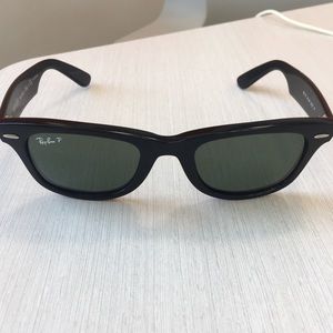 Ray-Ban Wayfarer Polarized Sunglasses